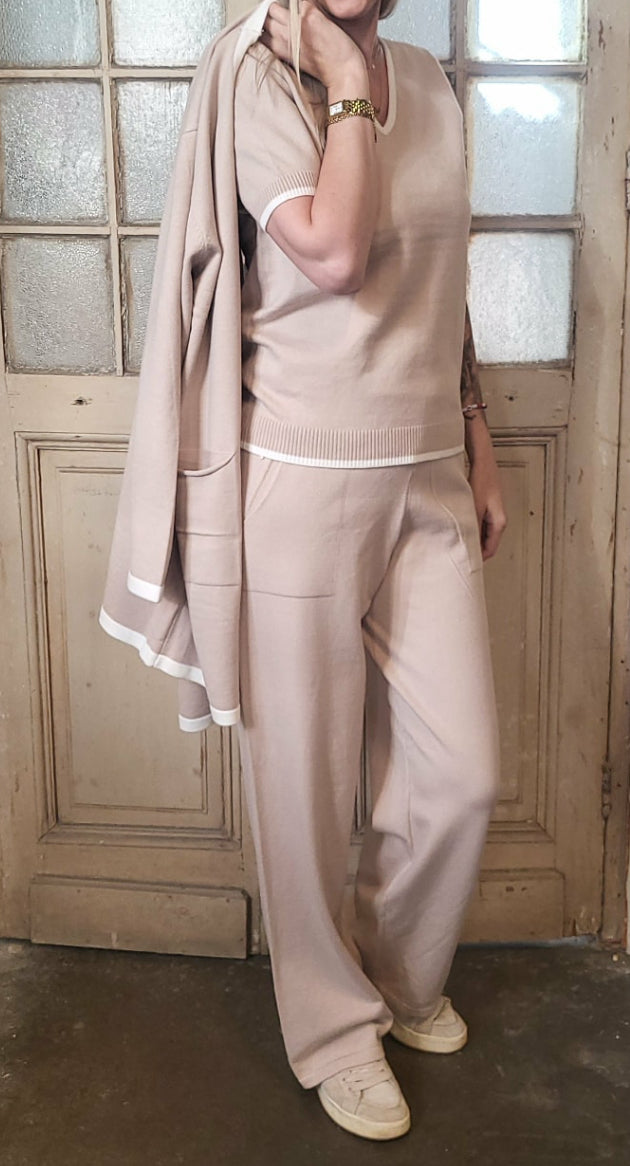 Sköna slätstickade byxor med fickor