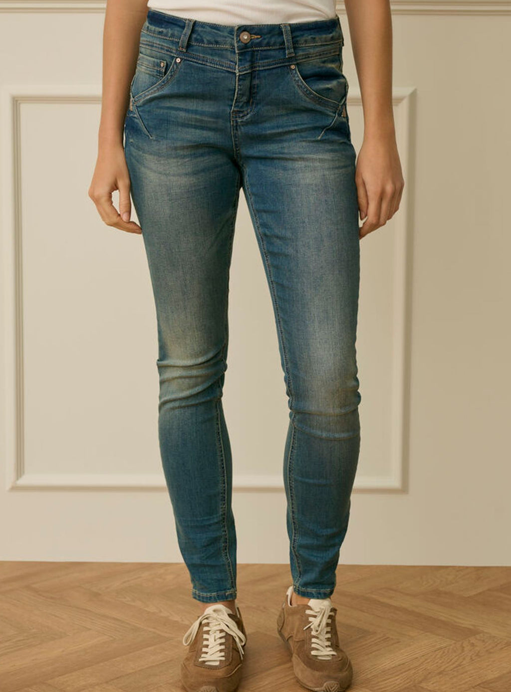 Amalie Jeans Shape Fit