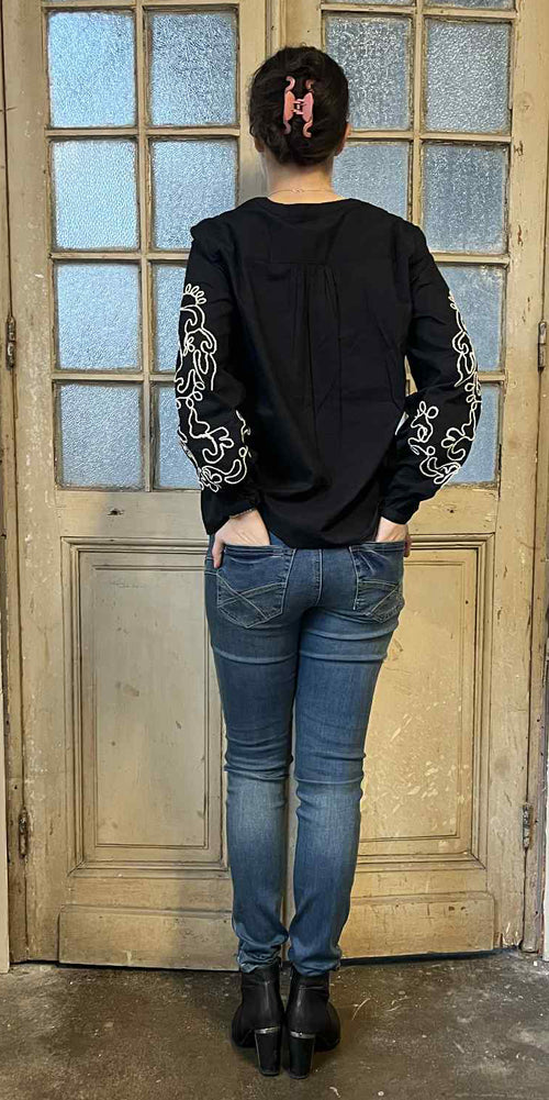 Broderad blus