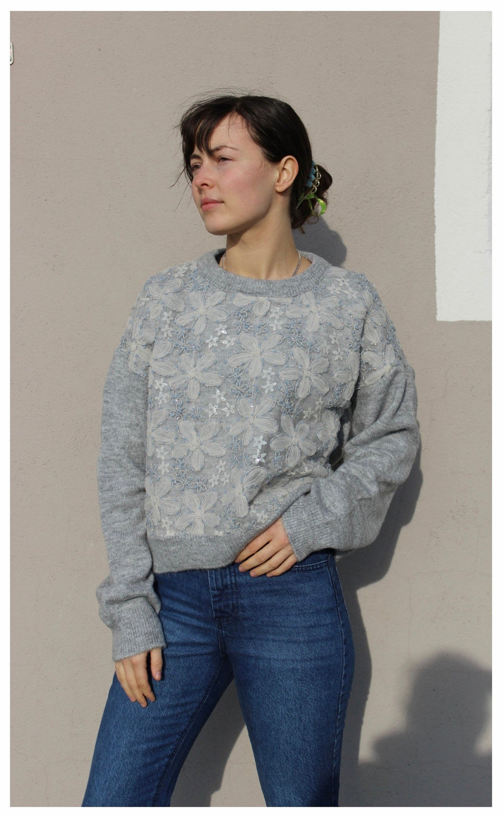 Oversize tröja med tyll blommor