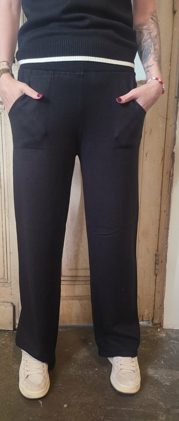 Sköna slätstickade byxor med fickor