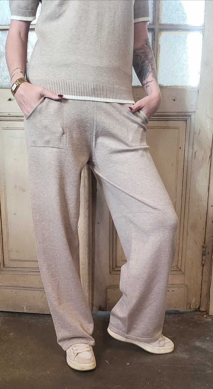 Sköna slätstickade byxor med fickor