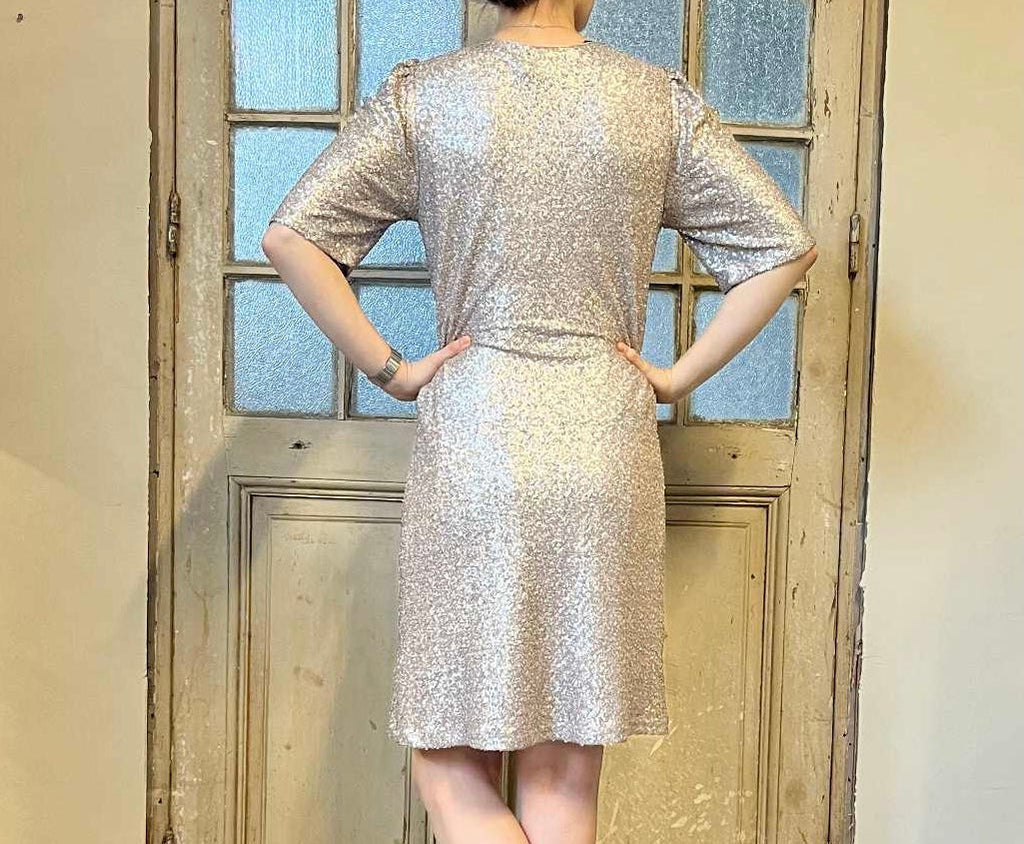 Vacker paljettklänning