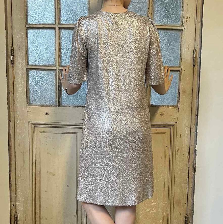 Vacker paljettklänning