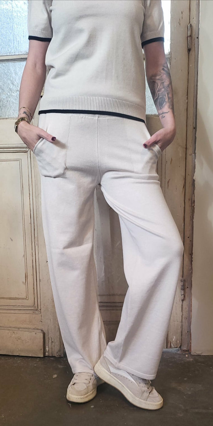 Sköna slätstickade byxor med fickor